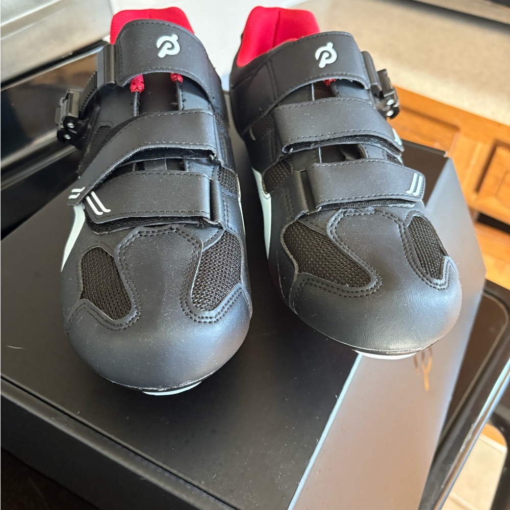 Men’s Peloton shoes, only worn once!